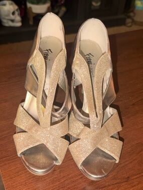 FIONI Night Gold Glitter T-Strap Dress Heels (4 inch) size 7.5